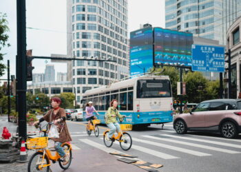 Borsa: Hong Kong positiva, apre a +0,78%