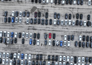 Il mercato italiano dell’auto cresce del 6,18% a gennaio, Stellantis dell’11,8%