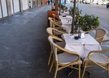 Bollette luce e gas di negozi e ristorante, fino a +70%: 10mila euro al mese