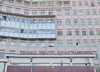 Scontro autobus-auto a Torino, cinque persone in ospedale