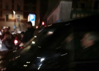 Delmastro a Novara per la campagna referendaria dribbla i giornalisti