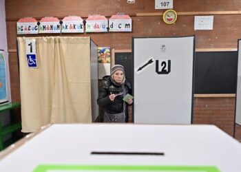 Referendum: alle 23 a Torino ha votato il 49,94%