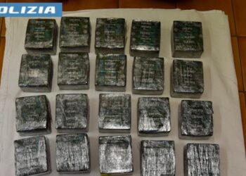In auto con 10 kg di hashish, arrestato a Vercelli