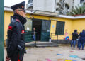 A Napoli quattordicenne accoltellato nei bagni della scuola da un diciassettenne