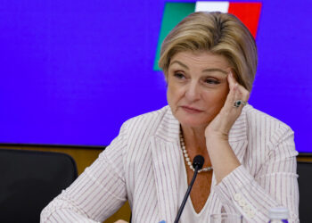 Fuga talenti all’estero costa 11 miliardi. Calderone, calati del 20%