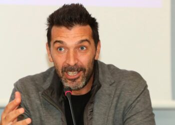 “Cancelliamo lo stereotipo del calciatore ignorante”: Buffon torna tra i banchi di scuola