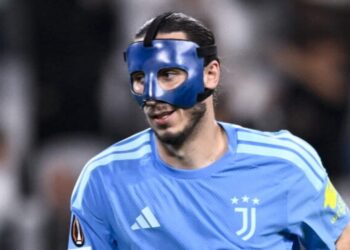 Grabara “supereroe” della Juve: ecco perché indossa la maschera blu… come Batman