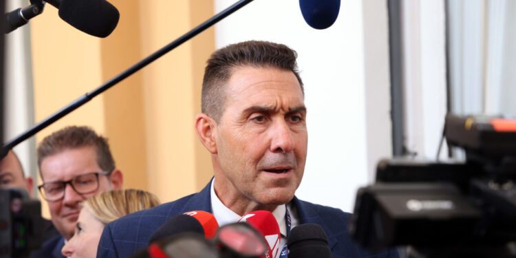 La maggioranza si spacca sull’Afd. Vannacci esulta ‘nessun dorma’