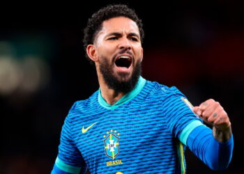 Douglas Luiz tra i protagonisti in India-Brasile, ma è sempre nel mirino dei social