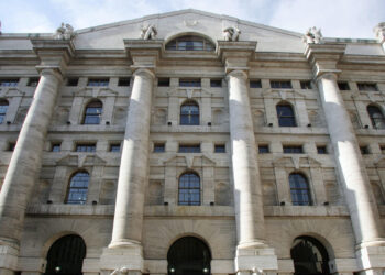Mercati nella bufera con il petrolio oltre 100 dollari, si impenna lo spread