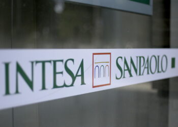 La lente del mercato sull’affondo di Intesa Sanpaolo su Mps